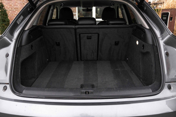 Audi Q3 2.0 TFSI Quattro Sport Line 180 PK Aut. Stoelverwarming Xenon Trekhaak Leder Cruise 20''