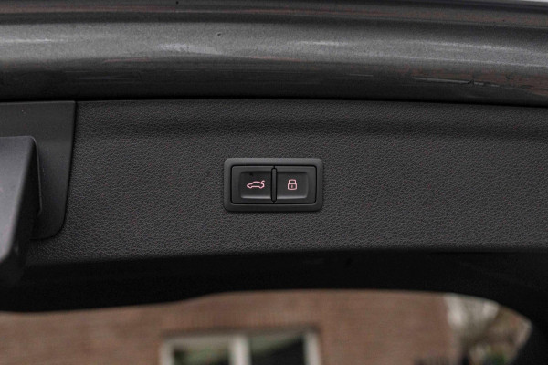 Audi Q3 2.0 TFSI Quattro Sport Line 180 PK Aut. Stoelverwarming Xenon Trekhaak Leder Cruise 20''