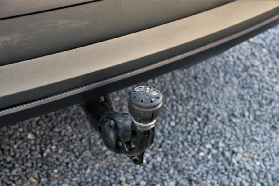 Audi Q3 2.0 TFSI Quattro Sport Line 180 PK Aut. Stoelverwarming Xenon Trekhaak Leder Cruise 20''