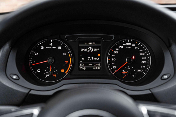 Audi Q3 2.0 TFSI Quattro Sport Line 180 PK Aut. Stoelverwarming Xenon Trekhaak Leder Cruise 20''