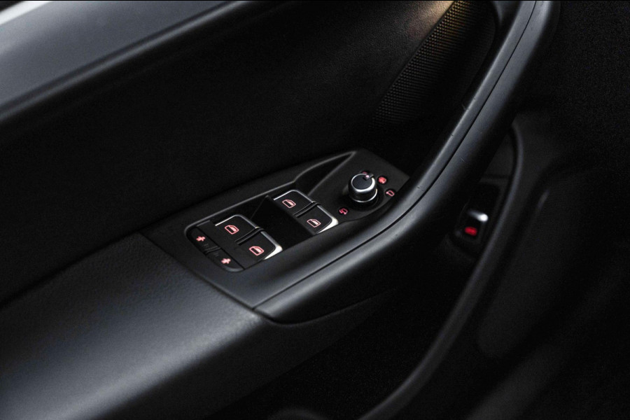 Audi Q3 2.0 TFSI Quattro Sport Line 180 PK Aut. Stoelverwarming Xenon Trekhaak Leder Cruise 20''