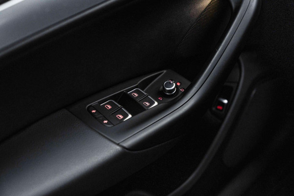 Audi Q3 2.0 TFSI Quattro Sport Line 180 PK Aut. Stoelverwarming Xenon Trekhaak Leder Cruise 20''