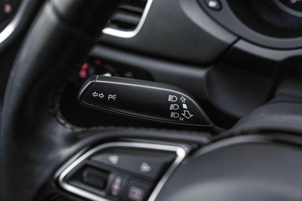 Audi Q3 2.0 TFSI Quattro Sport Line 180 PK Aut. Stoelverwarming Xenon Trekhaak Leder Cruise 20''