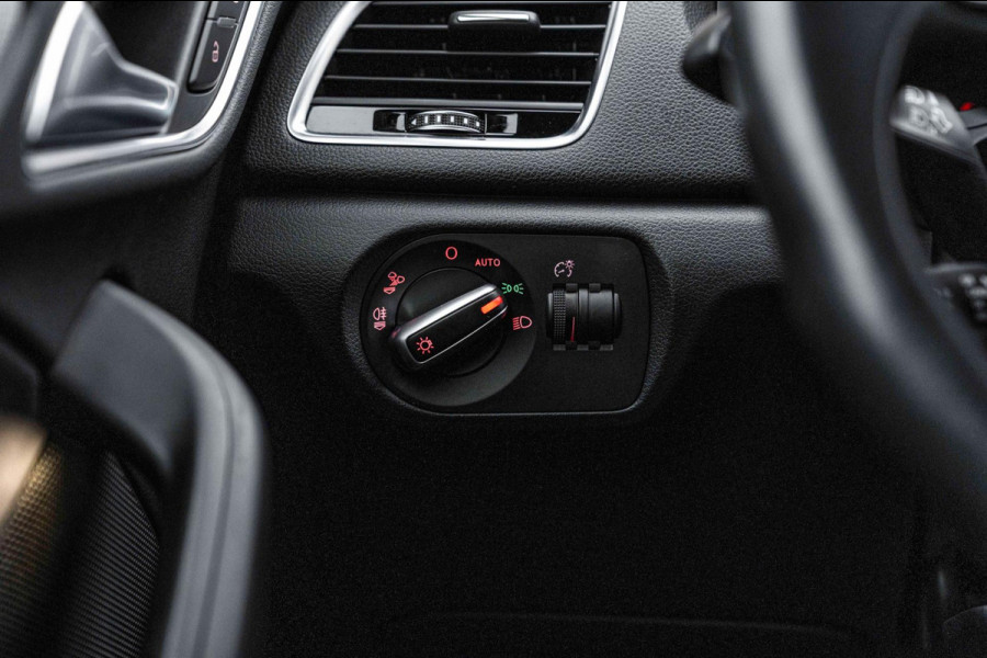 Audi Q3 2.0 TFSI Quattro Sport Line 180 PK Aut. Stoelverwarming Xenon Trekhaak Leder Cruise 20''