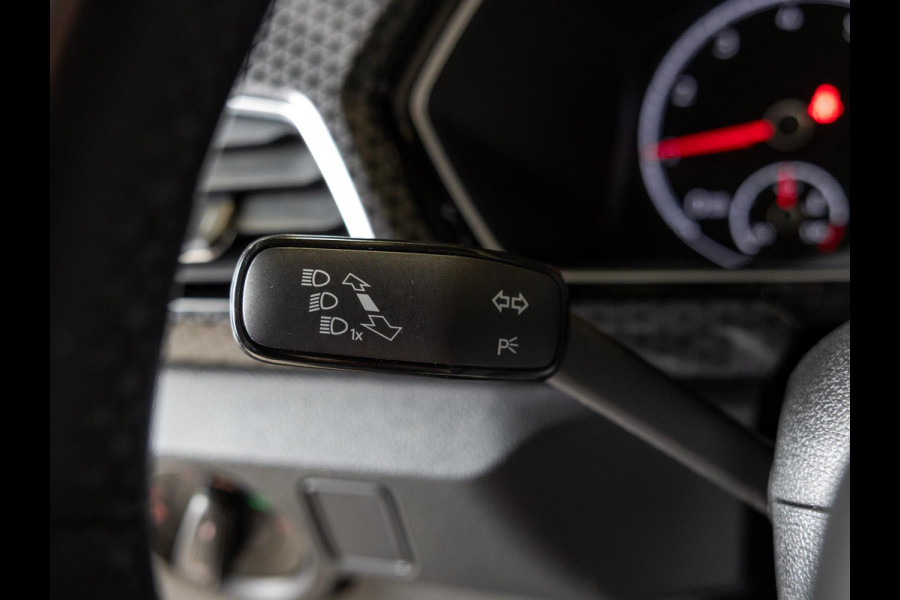 Volkswagen T-Cross 1.0 TSI R-Line / 115pk / Adaptieve cruise control / Automatische klimaatregeling /