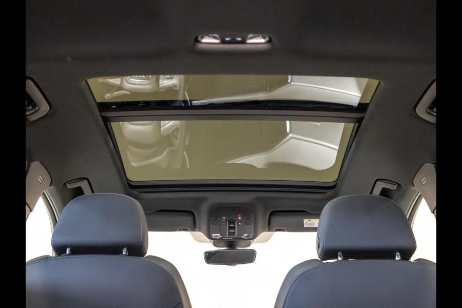 Audi Q3 40 TFSI quattro S Line edition one / 190pk / Trekhaak / Panorama dak / Stoelverwarming /