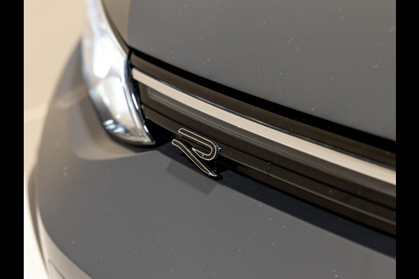 Volkswagen Golf 1.5 eTSI R-Line / 150pk / Panorama dak / Harman Kardon / Stoel en stuurverwarming /