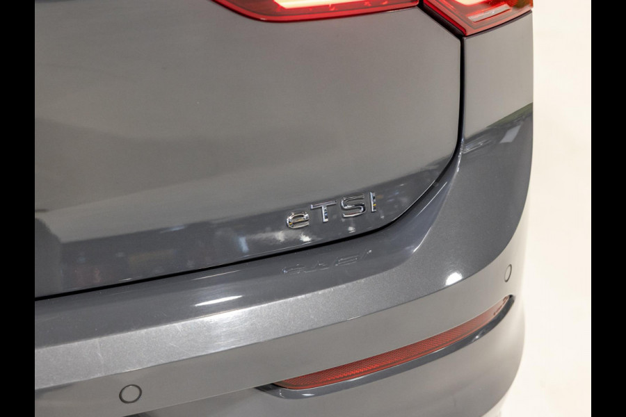 Volkswagen Golf 1.5 eTSI R-Line / 150pk / Panorama dak / Harman Kardon / Stoel en stuurverwarming /