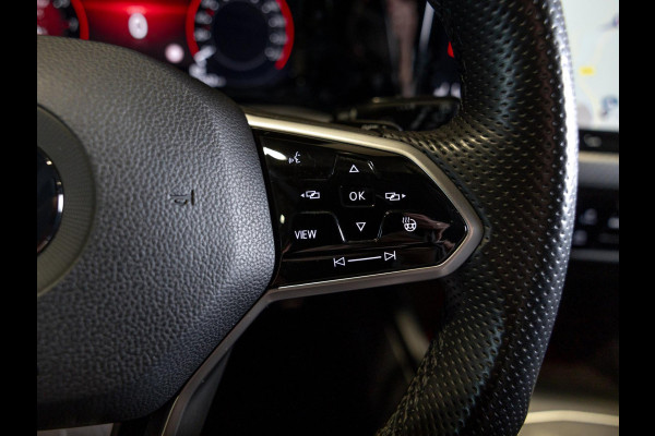 Volkswagen Golf 1.5 eTSI R-Line / 150pk / Panorama dak / Harman Kardon / Stoel en stuurverwarming /