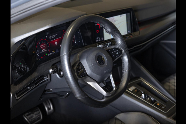 Volkswagen Golf 1.5 eTSI R-Line / 150pk / Panorama dak / Harman Kardon / Stoel en stuurverwarming /