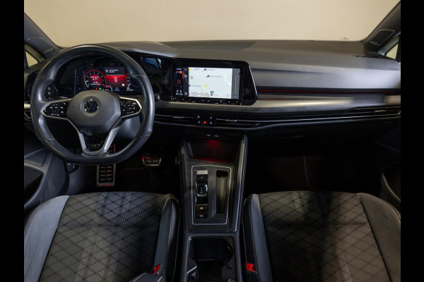 Volkswagen Golf 1.5 eTSI R-Line / 150pk / Panorama dak / Harman Kardon / Stoel en stuurverwarming /
