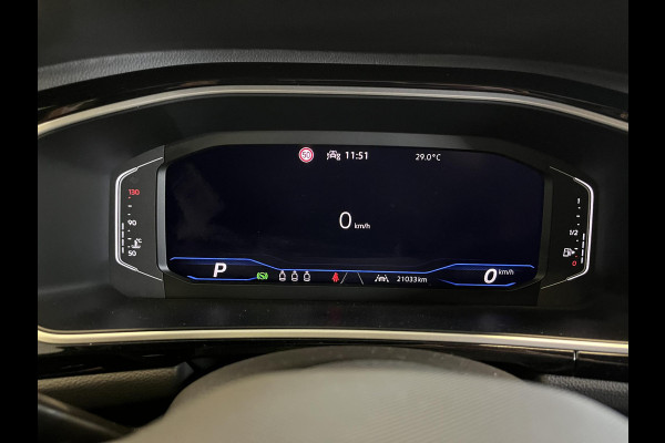 Volkswagen T-Roc 1.5 TSI 150pk DSG R-Line | Camera | Navigatie /Apple Carplay/Android Auto | Climate Control | Electrische kofferbak | Led | Dab | Adaptive Cruise Control