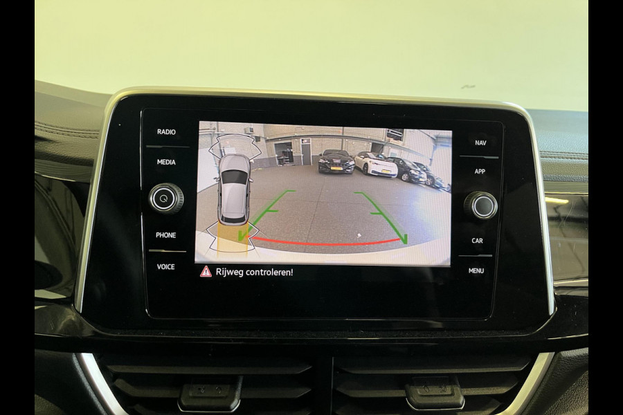 Volkswagen T-Roc 1.5 TSI 150pk DSG R-Line | Camera | Navigatie /Apple Carplay/Android Auto | Climate Control | Electrische kofferbak | Led | Dab | Adaptive Cruise Control