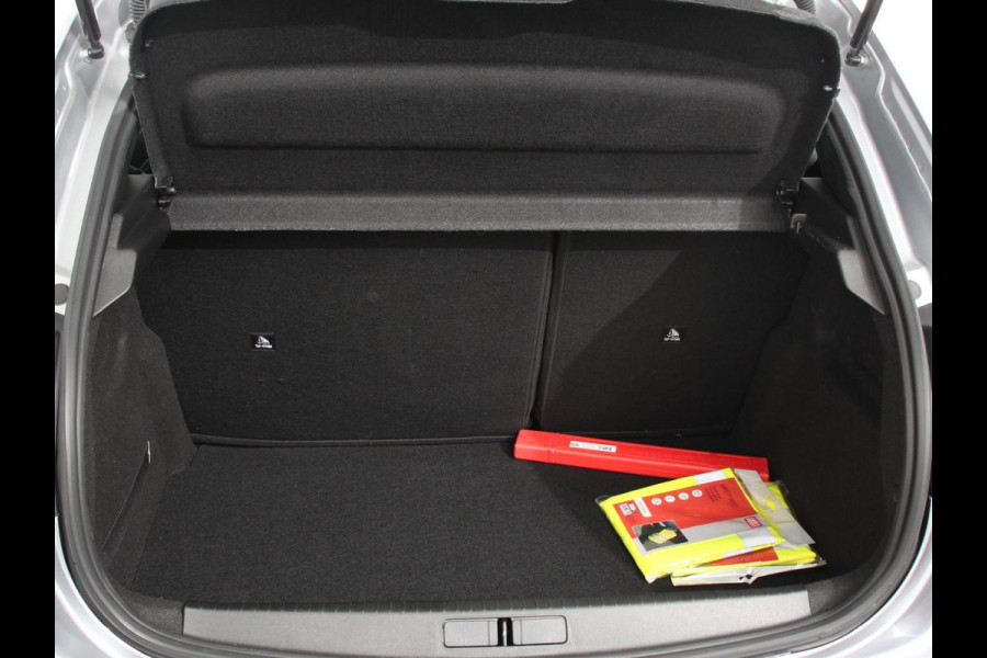 Peugeot 208 1.2 PureTech Allure Pack | Navigatie | Apple Carplay/Android Auto | Achteruitrij camera | Climate control | LED | Adaptieve cruise control | Parkeersensor achter | Verwarmde voorstoelen | Lichtmetalen velgen