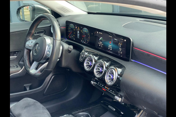 Mercedes-Benz A-Klasse 200 AMG | Pano | ACC | Sfeer | Camera