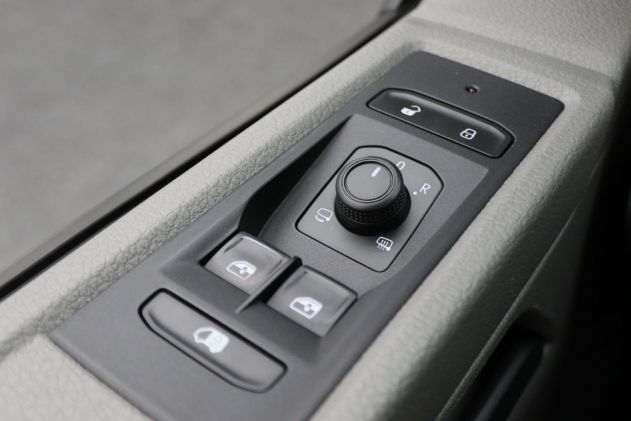 Volkswagen Transporter 2.0 TDI DSG L1H1 Leer, Airco, Apple Carplay, Camera, Cruise, Imperiaal, PDC, Trekhaak, 16''