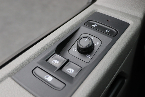 Volkswagen Transporter 2.0 TDI DSG L1H1 Leer, Airco, Apple Carplay, Camera, Cruise, Imperiaal, PDC, Trekhaak, 16''