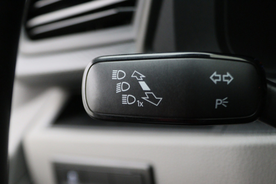 Volkswagen Transporter 2.0 TDI DSG L1H1 Leer, Airco, Apple Carplay, Camera, Cruise, Imperiaal, PDC, Trekhaak, 16''