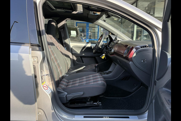 Volkswagen up! 1.0 TSI GTI 115pk | VOL! | Panoramadak | Zomer- & Winterset | Beats Audio | Stoelverwarming | Cruise Control | Camera |