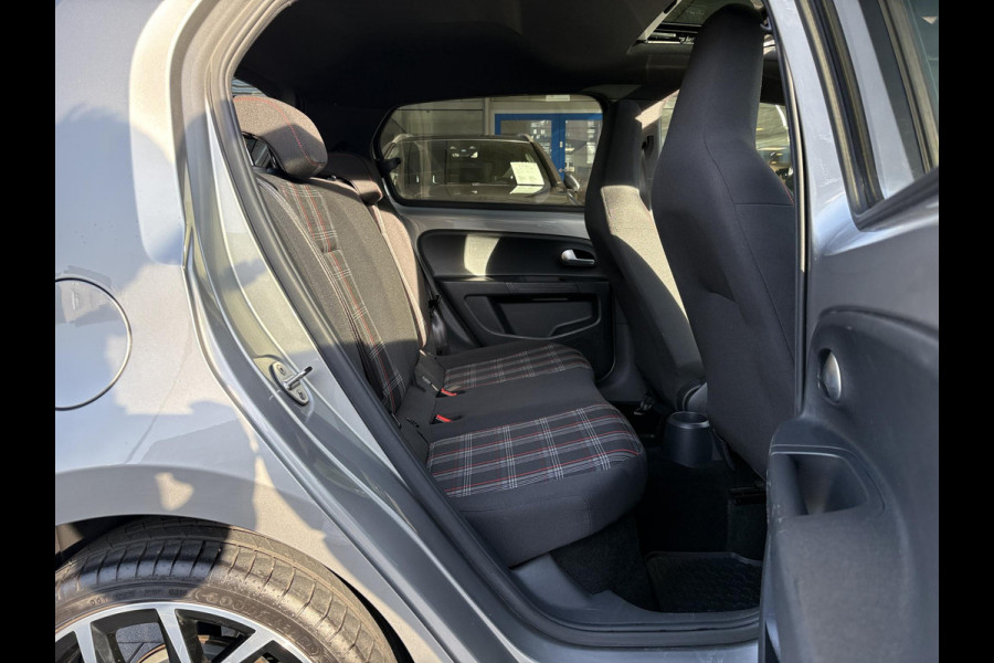 Volkswagen up! 1.0 TSI GTI 115pk | VOL! | Panoramadak | Zomer- & Winterset | Beats Audio | Stoelverwarming | Cruise Control | Camera |