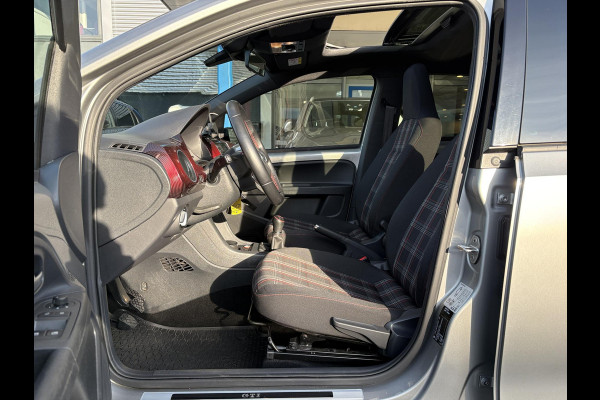 Volkswagen up! 1.0 TSI GTI 115pk | VOL! | Panoramadak | Zomer- & Winterset | Beats Audio | Stoelverwarming | Cruise Control | Camera |