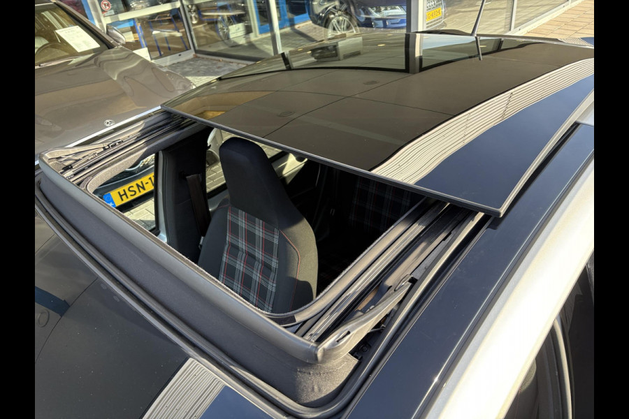 Volkswagen up! 1.0 TSI GTI 115pk | VOL! | Panoramadak | Zomer- & Winterset | Beats Audio | Stoelverwarming | Cruise Control | Camera |