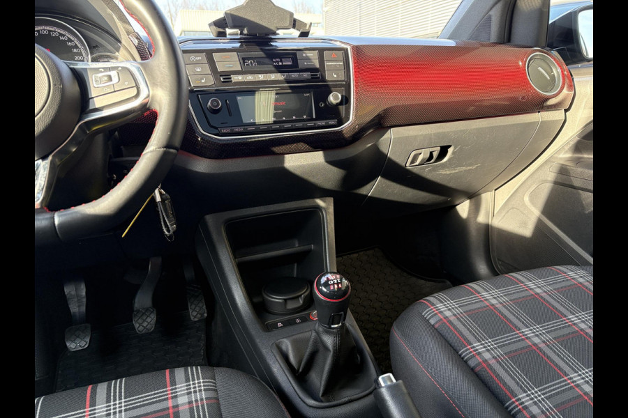Volkswagen up! 1.0 TSI GTI 115pk | VOL! | Panoramadak | Zomer- & Winterset | Beats Audio | Stoelverwarming | Cruise Control | Camera |
