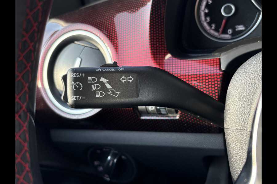 Volkswagen up! 1.0 TSI GTI 115pk | VOL! | Panoramadak | Zomer- & Winterset | Beats Audio | Stoelverwarming | Cruise Control | Camera |