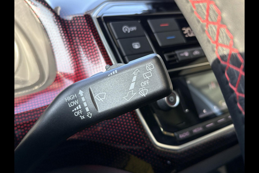 Volkswagen up! 1.0 TSI GTI 115pk | VOL! | Panoramadak | Zomer- & Winterset | Beats Audio | Stoelverwarming | Cruise Control | Camera |