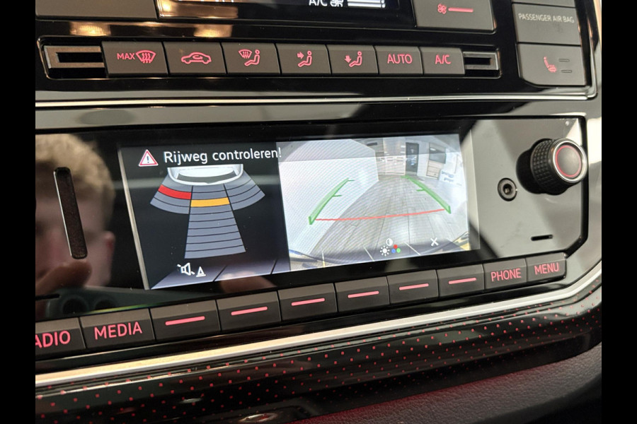 Volkswagen up! 1.0 TSI GTI 115pk | VOL! | Panoramadak | Zomer- & Winterset | Beats Audio | Stoelverwarming | Cruise Control | Camera |