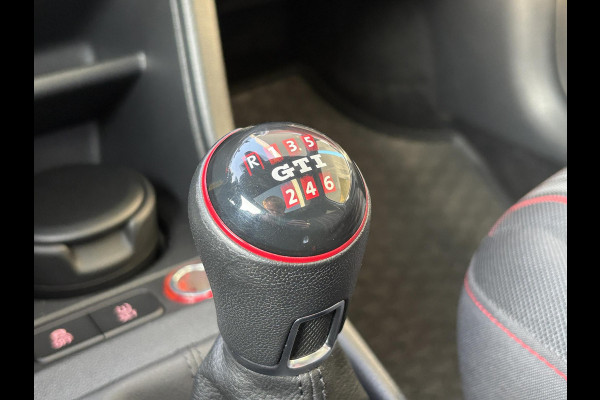 Volkswagen up! 1.0 TSI GTI 115pk | VOL! | Panoramadak | Zomer- & Winterset | Beats Audio | Stoelverwarming | Cruise Control | Camera |