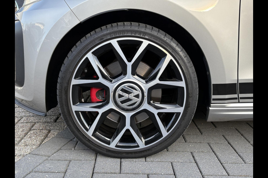 Volkswagen up! 1.0 TSI GTI 115pk | VOL! | Panoramadak | Zomer- & Winterset | Beats Audio | Stoelverwarming | Cruise Control | Camera |
