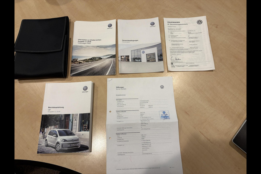 Volkswagen up! 1.0 TSI GTI 115pk | VOL! | Panoramadak | Zomer- & Winterset | Beats Audio | Stoelverwarming | Cruise Control | Camera |