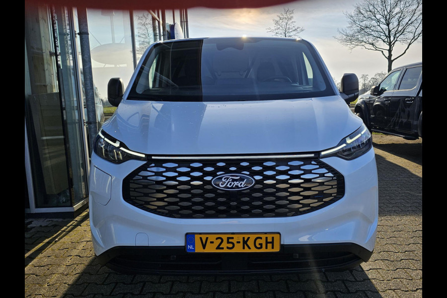Ford E-Transit Cust. 320 L2H1 Trend 65 kWh 136pk | Navigatie | Adaptieve Cruise Controle | Stoel/Stoel configuratie
