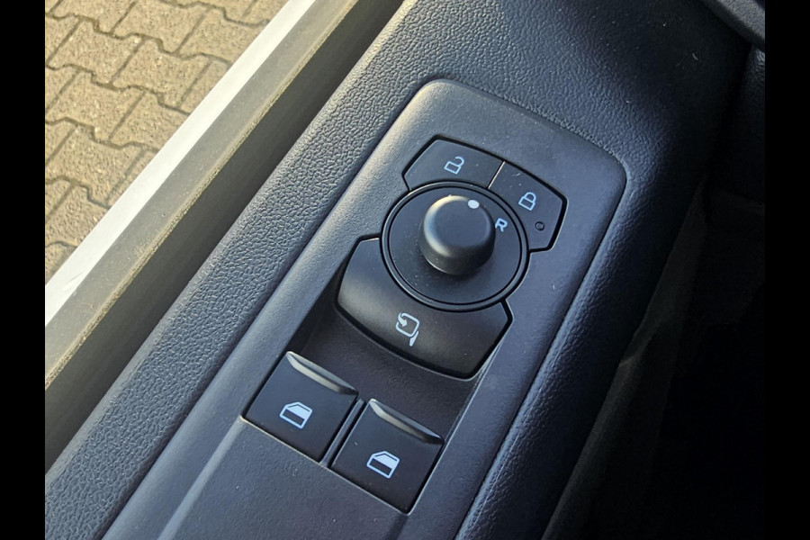 Ford E-Transit Cust. 320 L2H1 Trend 65 kWh 136pk | Navigatie | Adaptieve Cruise Controle | Stoel/Stoel configuratie