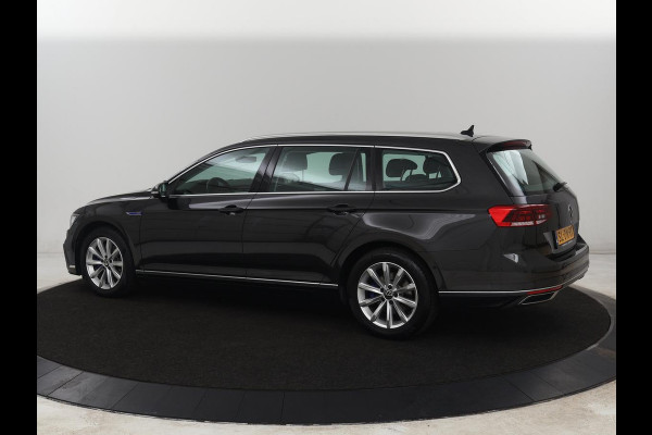 Volkswagen Passat 1.4 TSI PHEV GTE | Stoelverwarming | Camera | Carplay | Navigatie | Matrix LED | Adaptive cruise | Climate control | Bluetooth | Parkeerhulp | Plug In