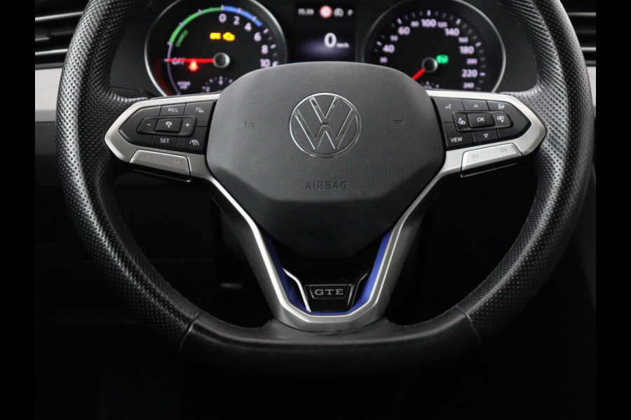 Volkswagen Passat 1.4 TSI PHEV GTE | Stoelverwarming | Camera | Carplay | Navigatie | Matrix LED | Adaptive cruise | Climate control | Bluetooth | Parkeerhulp | Plug In