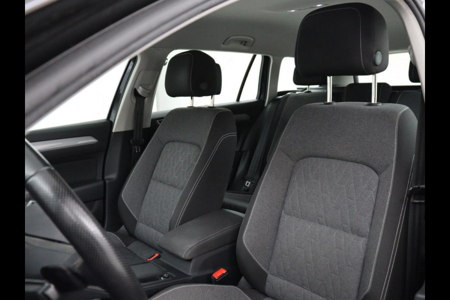 Volkswagen Passat 1.4 TSI PHEV GTE | Stoelverwarming | Camera | Carplay | Navigatie | Matrix LED | Adaptive cruise | Climate control | Bluetooth | Parkeerhulp | Plug In