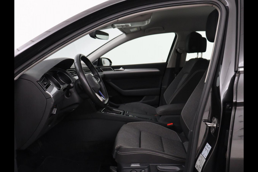 Volkswagen Passat 1.4 TSI PHEV GTE | Stoelverwarming | Camera | Carplay | Navigatie | Matrix LED | Adaptive cruise | Climate control | Bluetooth | Parkeerhulp | Plug In