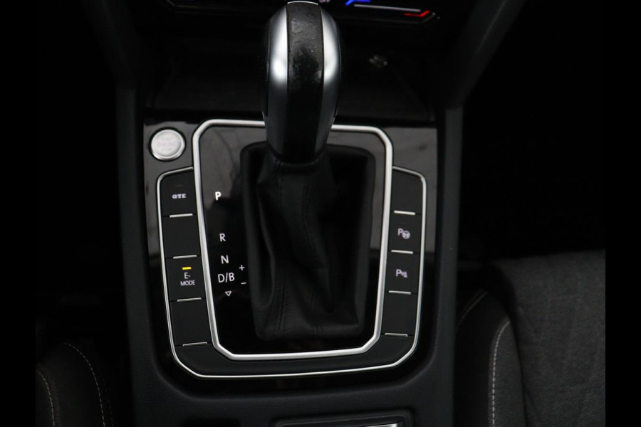 Volkswagen Passat 1.4 TSI PHEV GTE | Stoelverwarming | Camera | Carplay | Navigatie | Matrix LED | Adaptive cruise | Climate control | Bluetooth | Parkeerhulp | Plug In