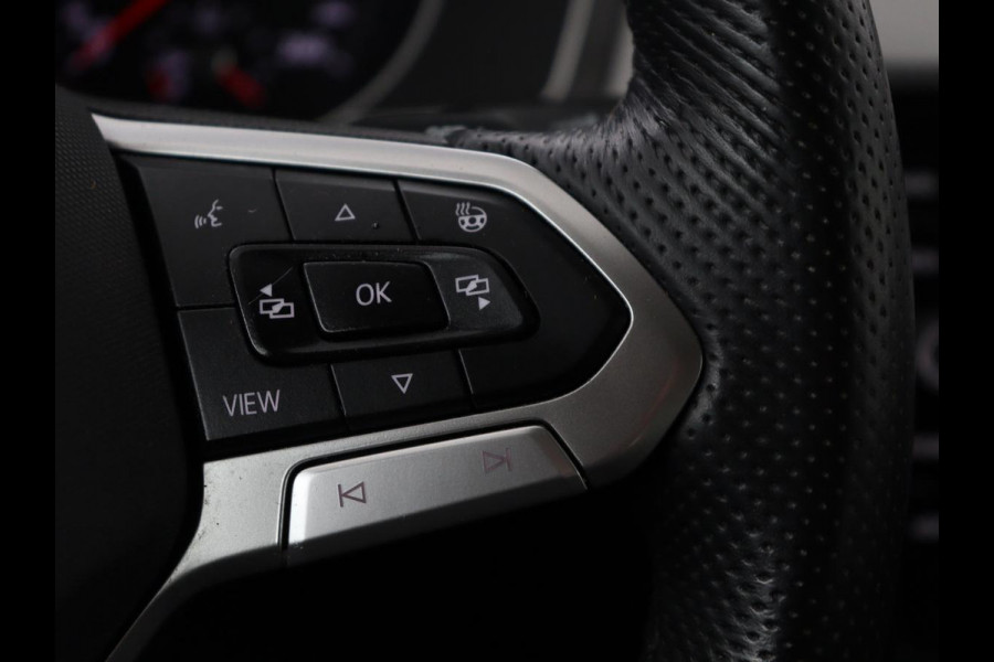 Volkswagen Passat 1.4 TSI PHEV GTE | Stoelverwarming | Camera | Carplay | Navigatie | Matrix LED | Adaptive cruise | Climate control | Bluetooth | Parkeerhulp | Plug In