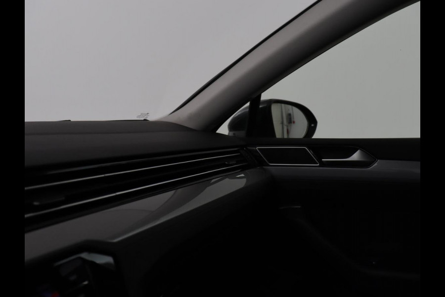Volkswagen Passat 1.4 TSI PHEV GTE | Stoelverwarming | Camera | Carplay | Navigatie | Matrix LED | Adaptive cruise | Climate control | Bluetooth | Parkeerhulp | Plug In