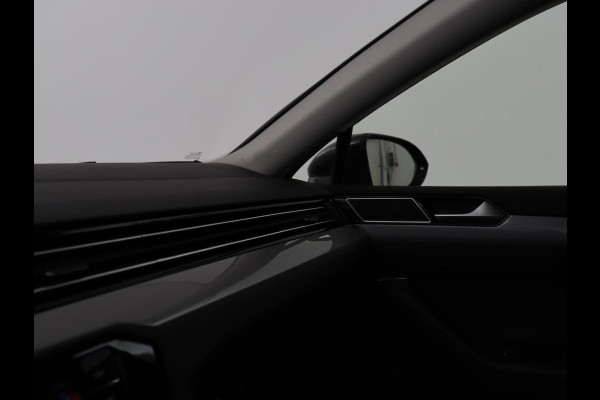 Volkswagen Passat 1.4 TSI PHEV GTE | Stoelverwarming | Camera | Carplay | Navigatie | Matrix LED | Adaptive cruise | Climate control | Bluetooth | Parkeerhulp | Plug In