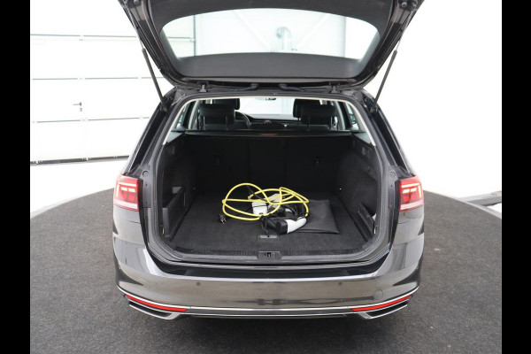 Volkswagen Passat 1.4 TSI PHEV GTE | Stoelverwarming | Camera | Carplay | Navigatie | Matrix LED | Adaptive cruise | Climate control | Bluetooth | Parkeerhulp | Plug In