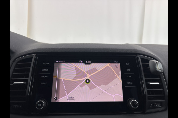 Škoda Karoq 1.5 TSI ACT Sportline Business (INCL-BTW) Aut. *PANO | DIGI-COCKPIT | FULL-LED | ADAPTIVE-CRUISE | CANTON-AUDIO | BLINDSPOT | HEATED-SPORTSEATS | CAMERA | AMBIENTLIGHT | NAVI-FULLMAP | KEYLESS | DAB+ | TOWBAR | PRIVACYGLAS