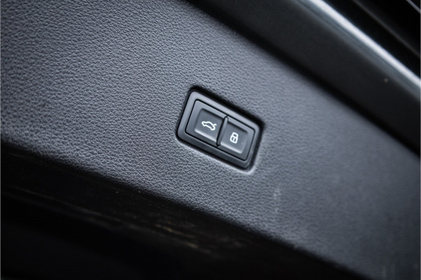 Audi Q8 55 TFSI e quattro Pro Line Advanced - S Line | Panorama | Luchtvering | 360 Camera | Trekhaak