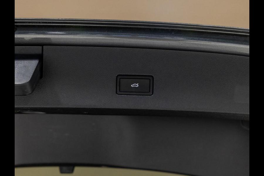 Volkswagen T-Roc 1.5 TSI R-Line Edition / 150pk / Stoel en stuur verwarming / Achteruitrij camera / Keyless /