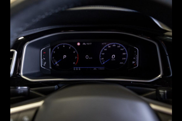 Volkswagen T-Roc 1.5 TSI R-Line Edition / 150pk / Stoel en stuur verwarming / Achteruitrij camera / Keyless /