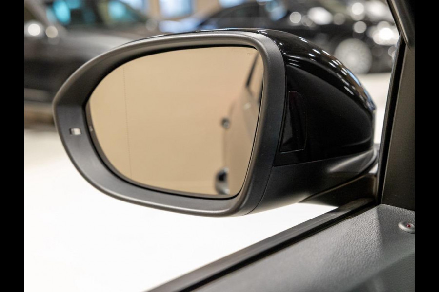 Volkswagen T-Roc 1.5 TSI R-Line Edition / 150pk / Stoel en stuur verwarming / Achteruitrij camera / Keyless /