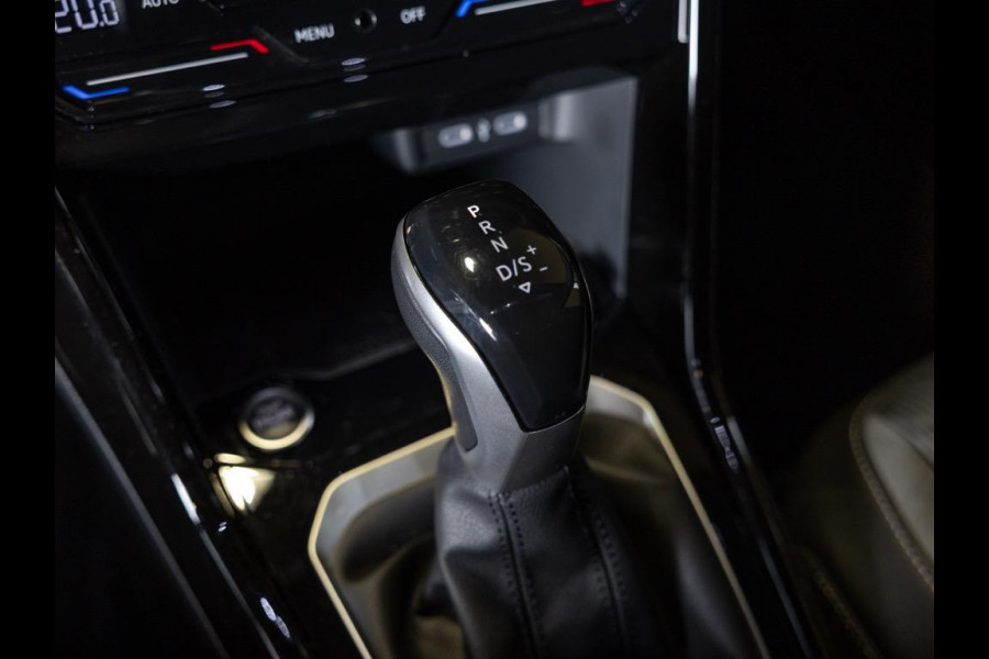 Volkswagen T-Roc 1.5 TSI R-Line Edition / 150pk / Stoel en stuur verwarming / Achteruitrij camera / Keyless /